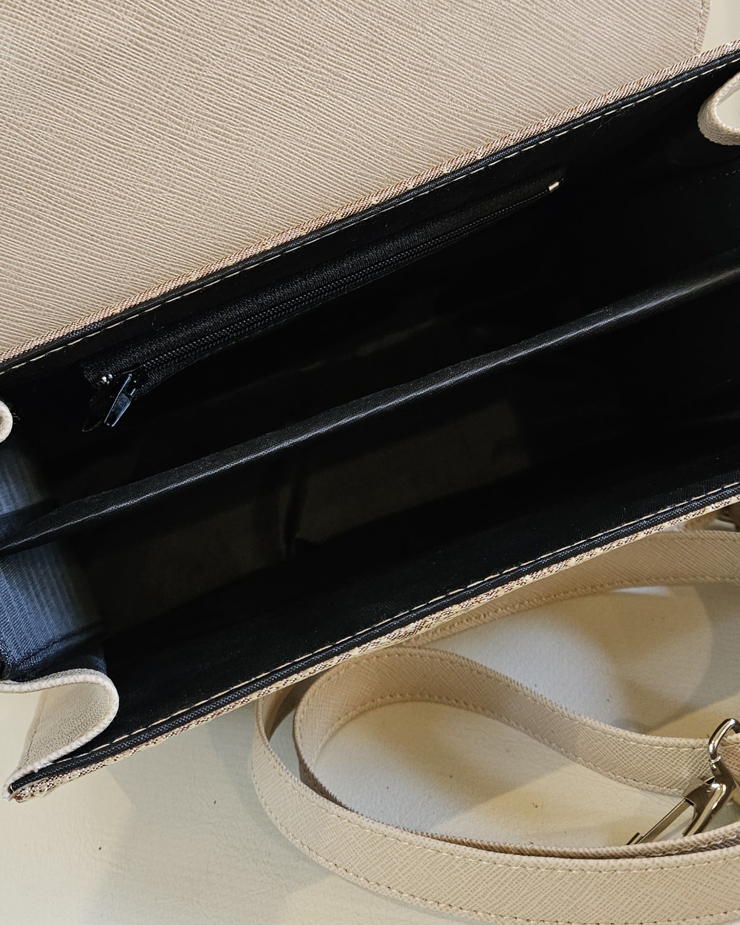 Lai Thai Handbag ( Royal Gold Square )