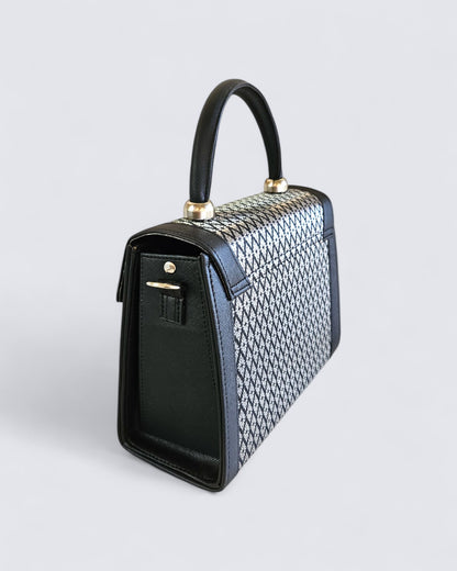 กระเป๋าถือลายไทย ( ซิลเวอร์ไนท์สแควร์ )