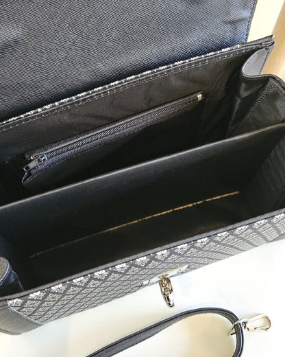 กระเป๋าถือลายไทย ( ซิลเวอร์ไนท์สแควร์ )