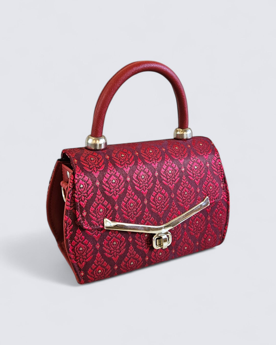 Lai Thai Handbag ( Siam Ruby Oval )