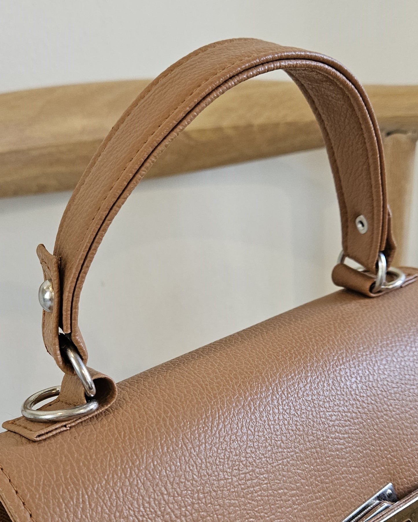 กระเป๋าถือลายไทย (สายหนังชาไทย)