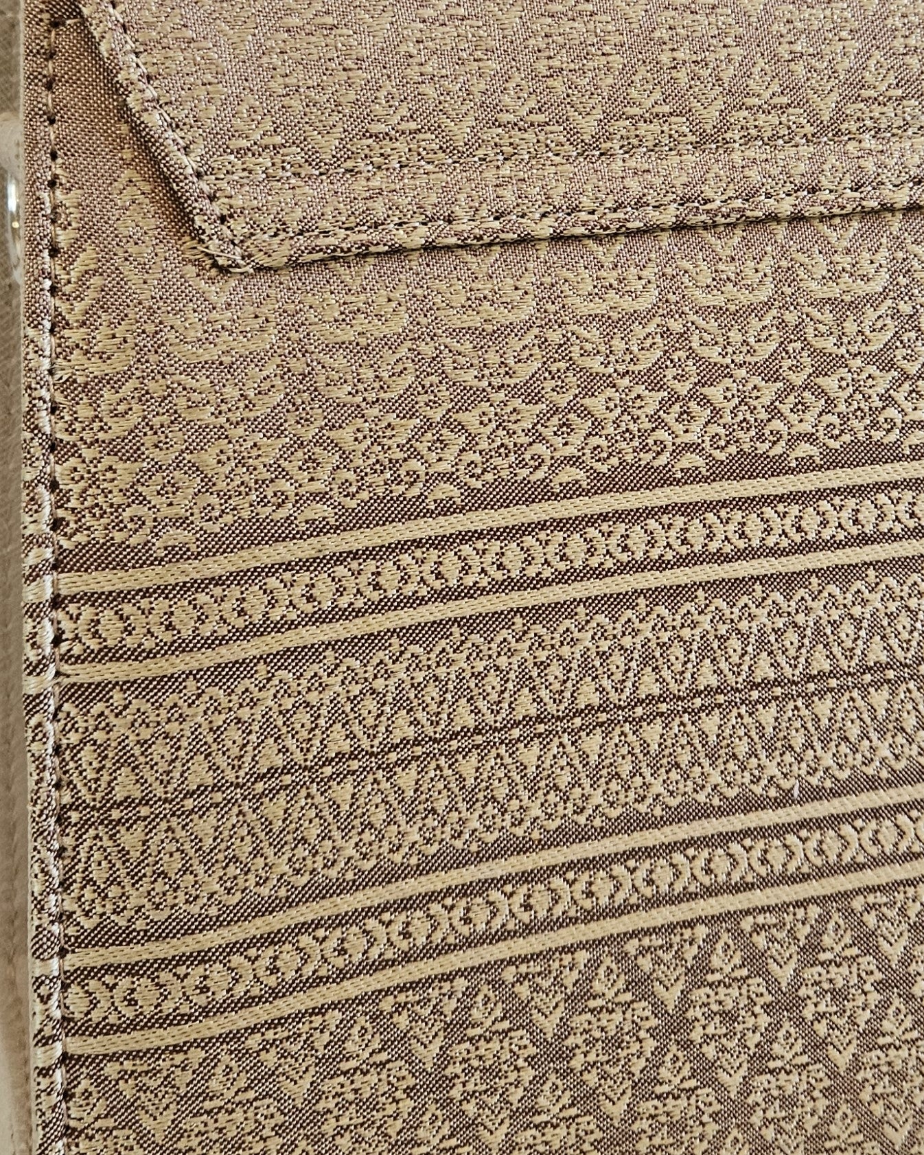 Lai Thai Handbag ( Royal Gold Square )